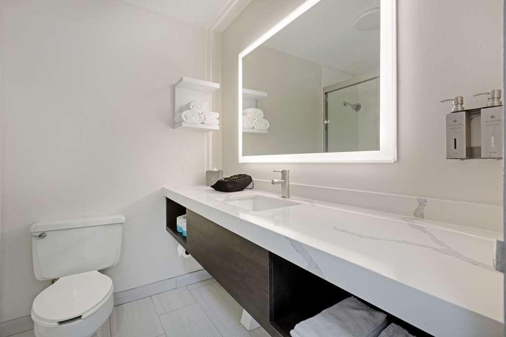 The Lux Hotel & Conference Center, Ascend Hotel Collection Waterloo Kamer foto