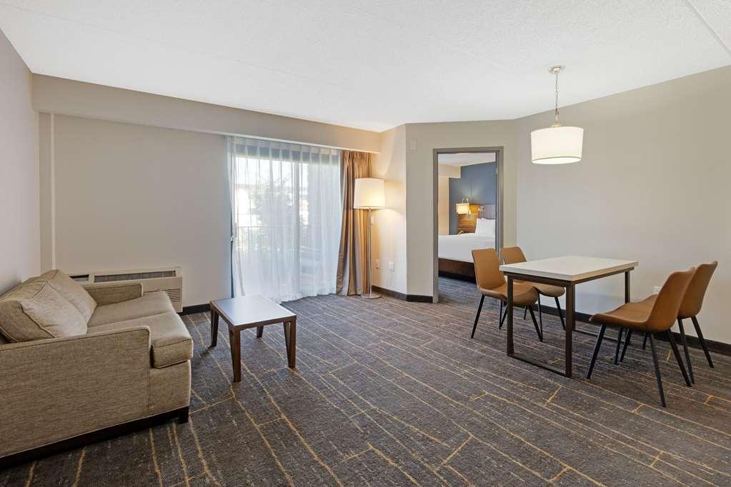 The Lux Hotel & Conference Center, Ascend Hotel Collection Waterloo Kamer foto