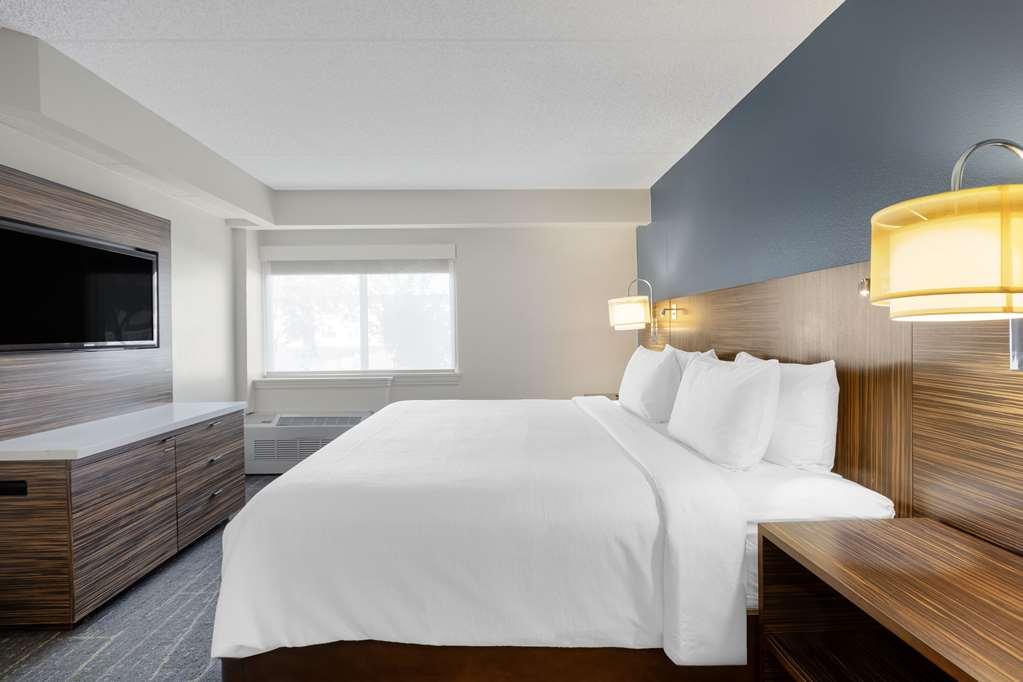The Lux Hotel & Conference Center, Ascend Hotel Collection Waterloo Kamer foto