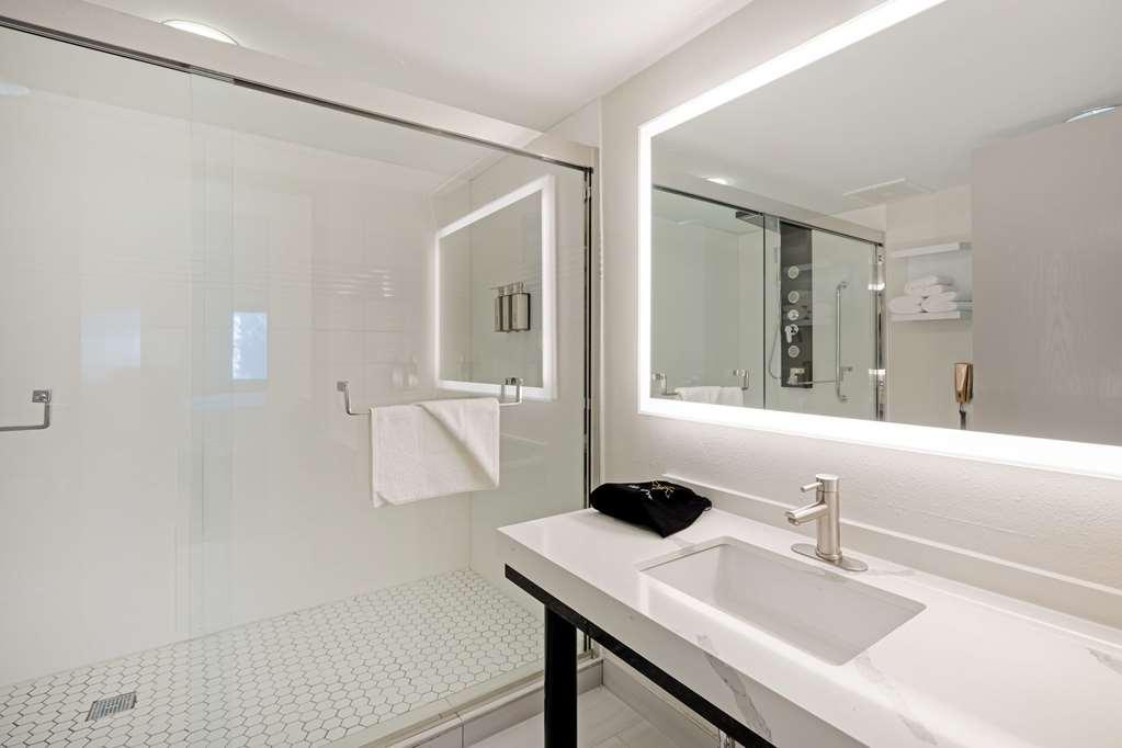 The Lux Hotel & Conference Center, Ascend Hotel Collection Waterloo Kamer foto