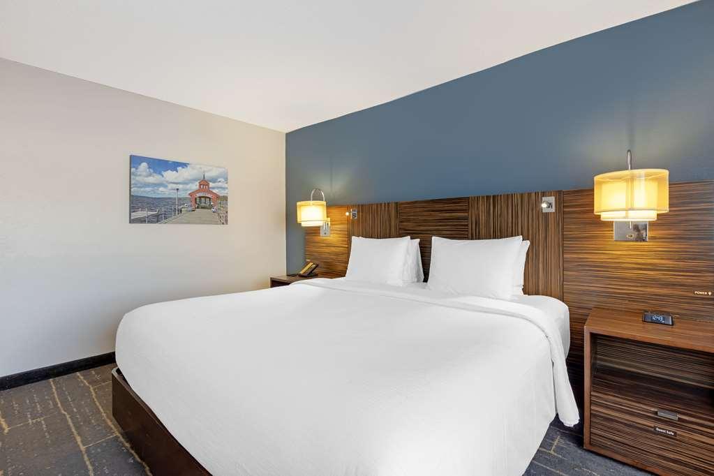 The Lux Hotel & Conference Center, Ascend Hotel Collection Waterloo Kamer foto