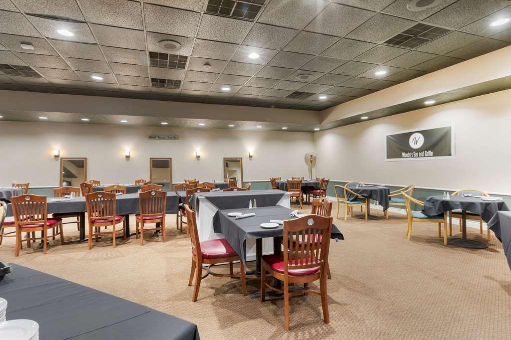The Lux Hotel & Conference Center, Ascend Hotel Collection Waterloo Restaurant foto
